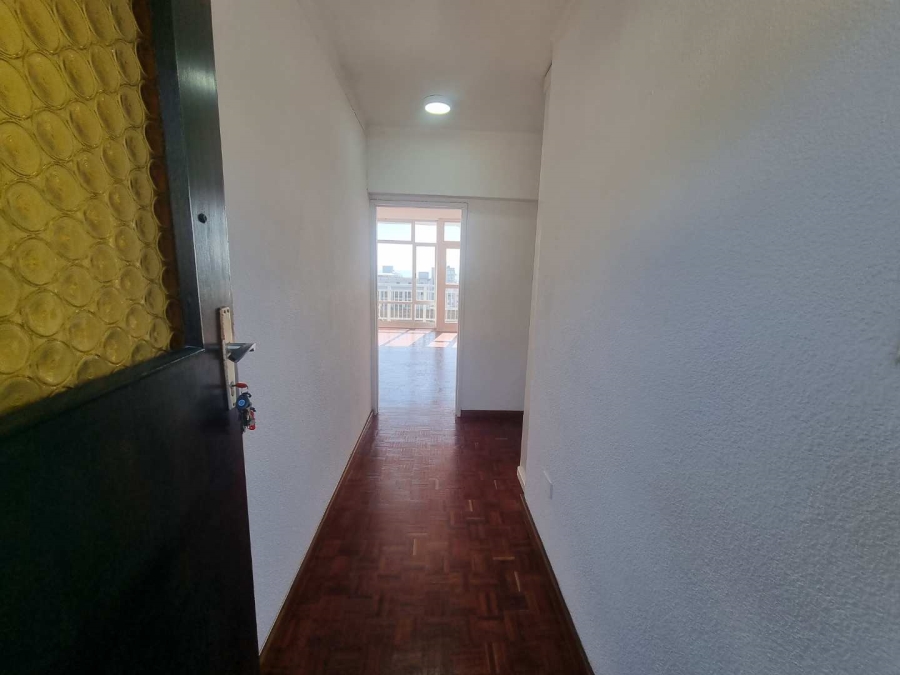 To Let 1 Bedroom Property for Rent in Sea Point Western Cape